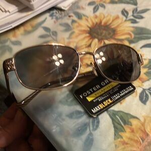 Foster Grant Brown Classic Sunglasses with Gradient Lenses